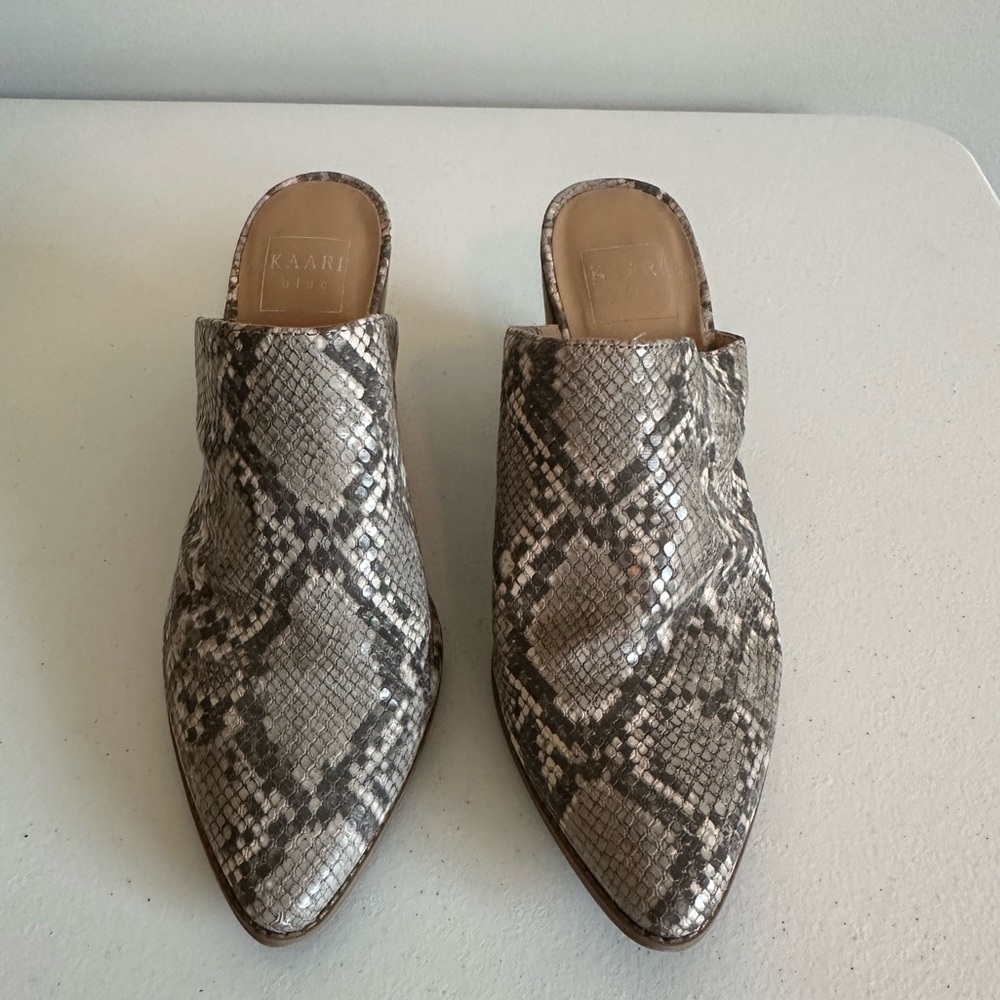 Women’s 8.5 Kaari Blue Gray Snakeskin Heeled Mules - Picture 4 of 11